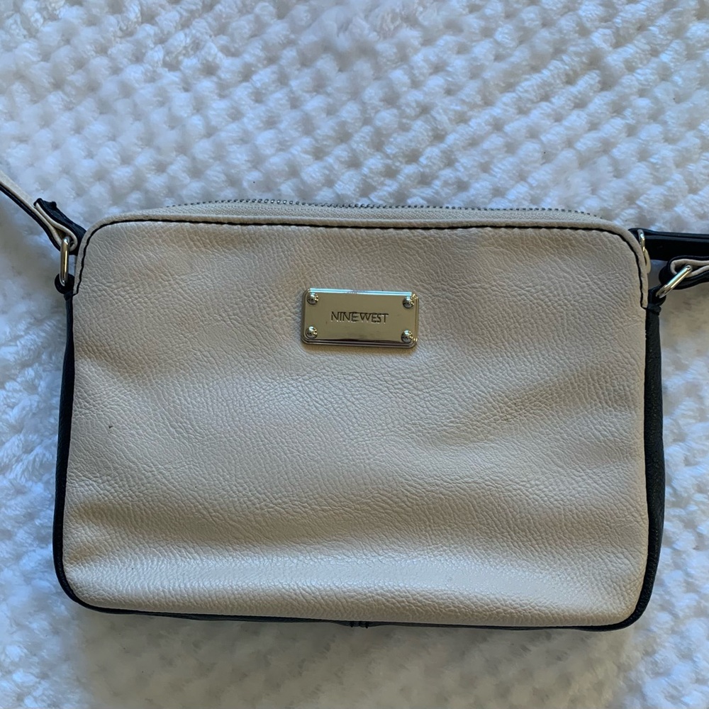 Nine West Crossbody Cream x Black purse with adjustable strap